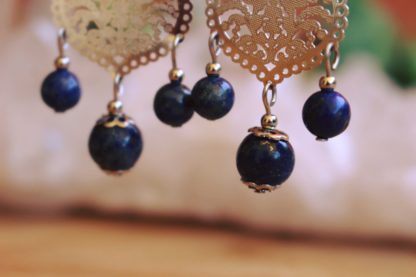 Boucles d'oreilles en lapis-lazuli lithothérapie bijoux pierres naturelles