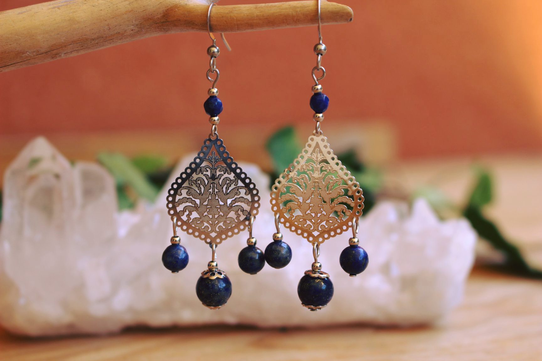 Boucles d'oreilles en lapis-lazuli lithothérapie bijoux pierres naturelles