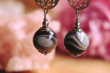 boucles d'oreilles en agate du Botswana bijoux artisanaux pierres naturelles lithothérapie