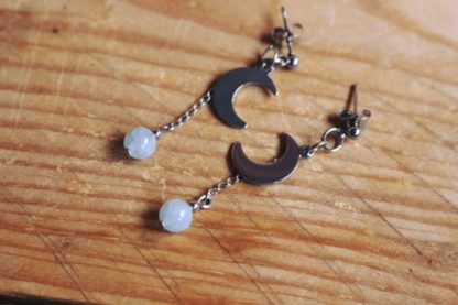 Boucles d'oreilles en aigue-marine lune acier inoxydable bijoux artisanaux fait main fait en france pour la lithothérapie pierres naturelles idée cadeau femme