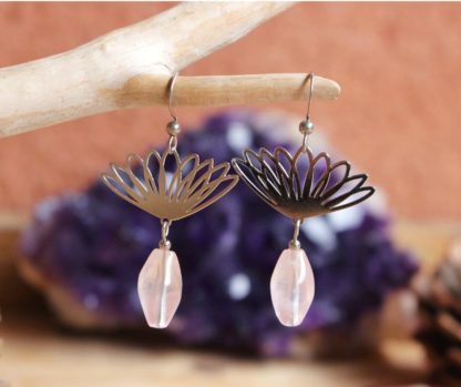 Boucles d'oreilles en quartz rose bien-être lithothérapie pierres naturelles cristaux minérales amour fait main fabriqué en france cadeau femme