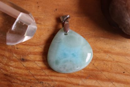 pendentif en larimar pierres naturelles lithothérapie bien-être fait main fabriqué en france éthique bijoux cadeau femme