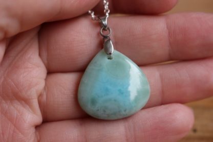 pendentif en larimar pierres naturelles lithothérapie bien-être fait main fabriqué en france éthique bijoux cadeau femme