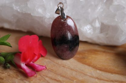 pendentif en rhodonite pierres naturelles lithothérapie fait main fabriqué en france créateur bijoux cadeau femme