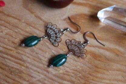 Boucles d'oreilles en malachite pierres naturelles lithothérapie fait main fabriqué en france bien-être bijoux de créateur artisanat minérales cadeau femme