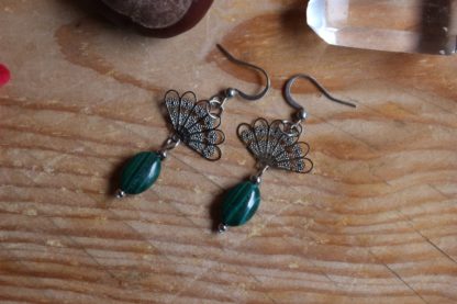 Boucles d'oreilles en malachite pierres naturelles lithothérapie fait main fabriqué en france bien-être bijoux de créateur artisanat minérales cadeau femme