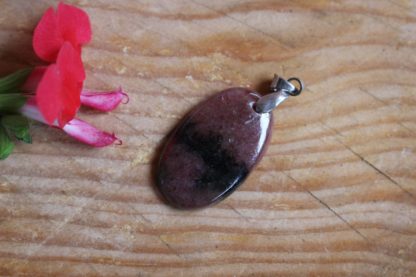 pendentif en rhodonite pierres naturelles lithothérapie fait main fabriqué en france créateur bijoux cadeau femme