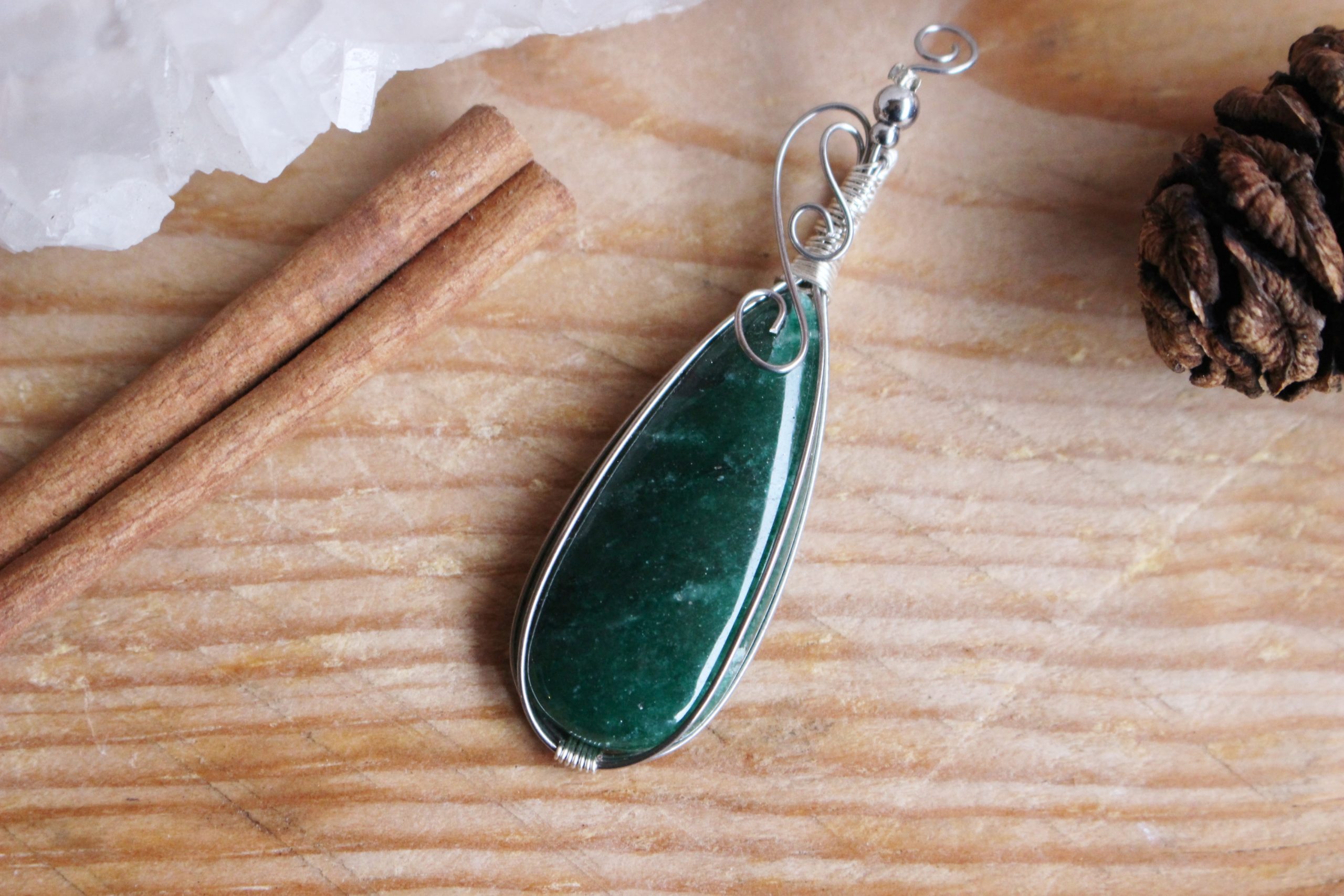 Pendentif en aventurine verte fait main pierre naturelle lithothérapie bien-être minéraux bijoux artisanaux fabriqué en france créatrice cadeau femme