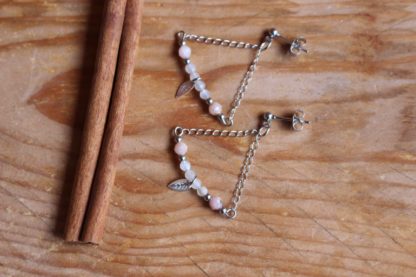 Boucles d'oreilles en péristérite et opale rose bijoux artisanaux pierres naturelles lithothérapie fabriqué en France cadeau femme