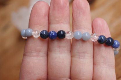 Bracelet en sodalite angélite cristal de roche quartz pierres naturelles lithothérapie bien-être bijoux fait main fabriqué en France cadeau femme