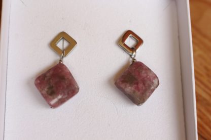 Boucles d'oreilles en lépidolite pierres naturelles lithothérapie bijoux fait main artisanal fabriqué en france Besançon cadeau femme