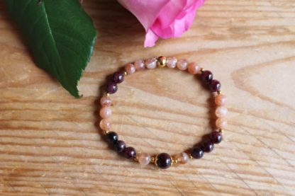 Bracelet en pierre de soleil et grenat almandin pierres naturelles lithothérapie bijoux fait main fabriqué en france artisanat cadeau femme Besançon