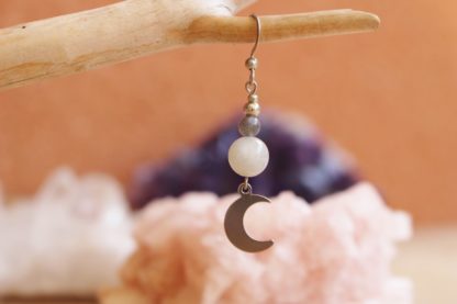 Boucles d'oreilles asymétriques pierre de lune lithothérapie pierres naturelles bijoux originaux made in france cadeau femme