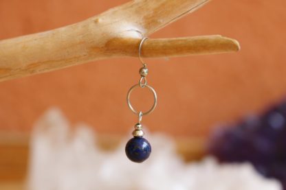 Boucles d'oreilles asymétriques lapis-lazuli lithothérapie pierres naturelles bijoux originaux made in france cadeau femme