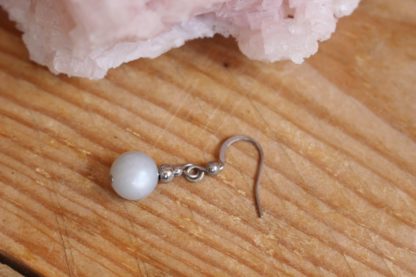Boucles d'oreilles asymétriques pierre de lune lithothérapie pierres naturelles bijoux originaux made in france cadeau femme