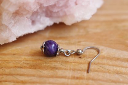 Boucles d'oreilles asymétriques charoïte lithothérapie pierres naturelles bijoux originaux made in france cadeau femme