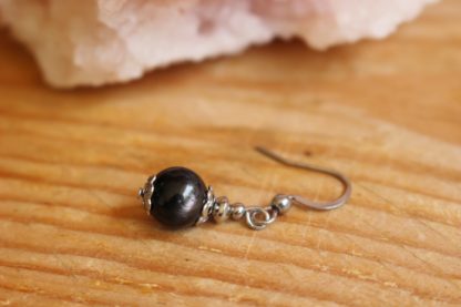 Boucles d'oreilles asymétriques hyperstène lithothérapie pierres naturelles bijoux originaux made in france cadeau femme