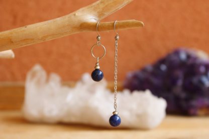 Boucles d'oreilles asymétriques lapis-lazuli lithothérapie pierres naturelles bijoux originaux made in france cadeau femme