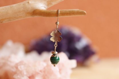 Boucles d'oreilles asymétriques malachite lithothérapie pierres naturelles bijoux originaux made in france cadeau femme