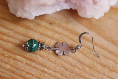 Boucles d'oreilles asymétriques malachite lithothérapie pierres naturelles bijoux originaux made in france cadeau femme