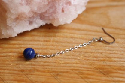 Boucles d'oreilles asymétriques lapis-lazuli lithothérapie pierres naturelles bijoux originaux made in france cadeau femme