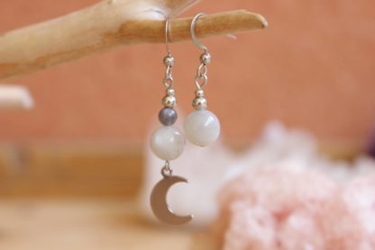 Boucles d'oreilles asymétriques pierre de lune lithothérapie pierres naturelles bijoux originaux made in france cadeau femme