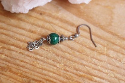 Boucles d'oreilles asymétriques malachite lithothérapie pierres naturelles bijoux originaux made in france cadeau femme