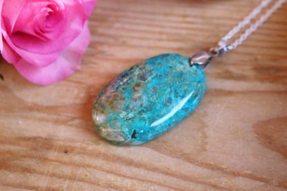 pendentif en chrysocolle pierre naturelle lithothérapie bijoux fait main made in france handmade collier la voie minérale cadeau femme