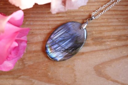 pendentif en labradorite violette pierre naturelle lithothérapie bijoux fait main made in france handmade collier la voie minérale cadeau femme
