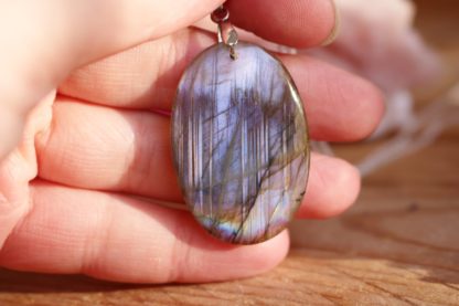 pendentif en labradorite violette pierre naturelle lithothérapie bijoux fait main made in france handmade collier la voie minérale cadeau femme