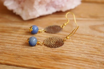 Boucles d'oreilles en aventurine bleue bijoux artisanaux en pierres naturelles lithothérapie développement personnel bijoux tendance made in france cadeau femme
