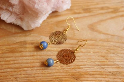 Boucles d'oreilles en aventurine bleue bijoux artisanaux en pierres naturelles lithothérapie développement personnel bijoux tendance made in france cadeau femme