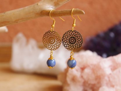 Boucles d'oreilles en aventurine bleue bijoux artisanaux en pierres naturelles lithothérapie développement personnel bijoux tendance made in france cadeau femme