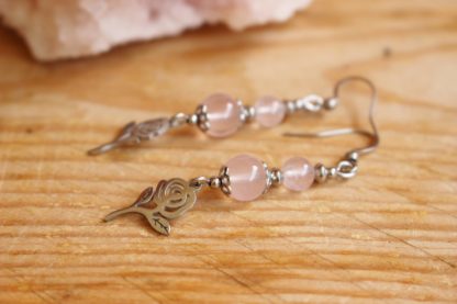 Boucles d'oreilles en quartz rose bijoux artisanaux en pierres naturelles lithothérapie développement personnel bijoux tendance made in france cadeau femme
