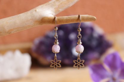 Boucles d'oreilles en kunzite bijoux artisanaux en pierres naturelles lithothérapie développement personnel bijoux tendance made in france cadeau femme