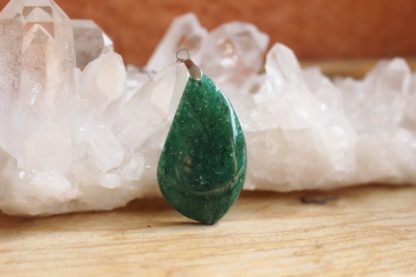 Pendentif en aventurine verte fait main pierre naturelle lithothérapie bien-être minéraux bijoux artisanaux fabriqué en france créatrice cadeau femme