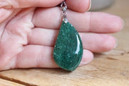 Pendentif en aventurine verte fait main pierre naturelle lithothérapie bien-être minéraux bijoux artisanaux fabriqué en france créatrice cadeau femme