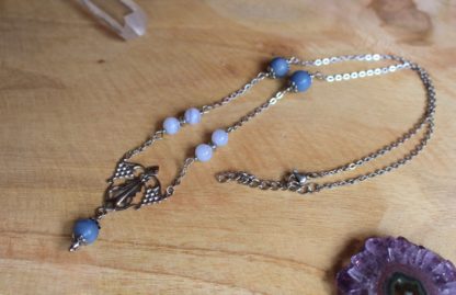 Collier en aventurine bleue et calcédoine bleue pierres naturelles bijoux artisanaux lithothérapie cadeau femme