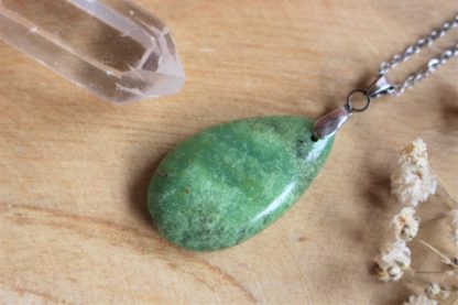 pendentif en chrysoprase pierre naturelle lithothérapie bijoux fait main made in france handmade collier la voie minérale cadeau femme