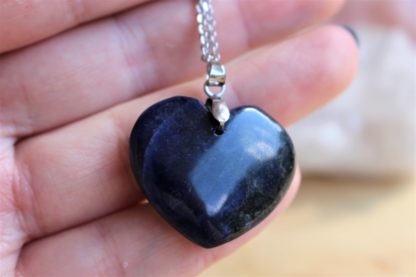 pendentif coeur en sodalite pierre naturelle lithothérapie bijoux fait main made in france handmade collier la voie minérale cadeau femme