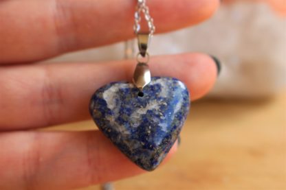 pendentif coeur en lapis lazuli pierre naturelle lithothérapie bijoux fait main made in france handmade collier la voie minérale cadeau femme