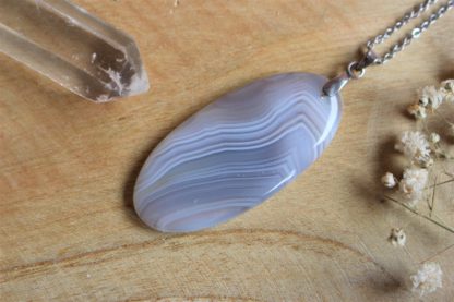 pendentif en agate du botswana pierre naturelle lithothérapie bijoux fait main made in france handmade collier la voie minérale cadeau femme