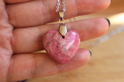 pendentif coeur en thulite pierre naturelle lithothérapie bijoux fait main made in france handmade collier la voie minérale cadeau femme