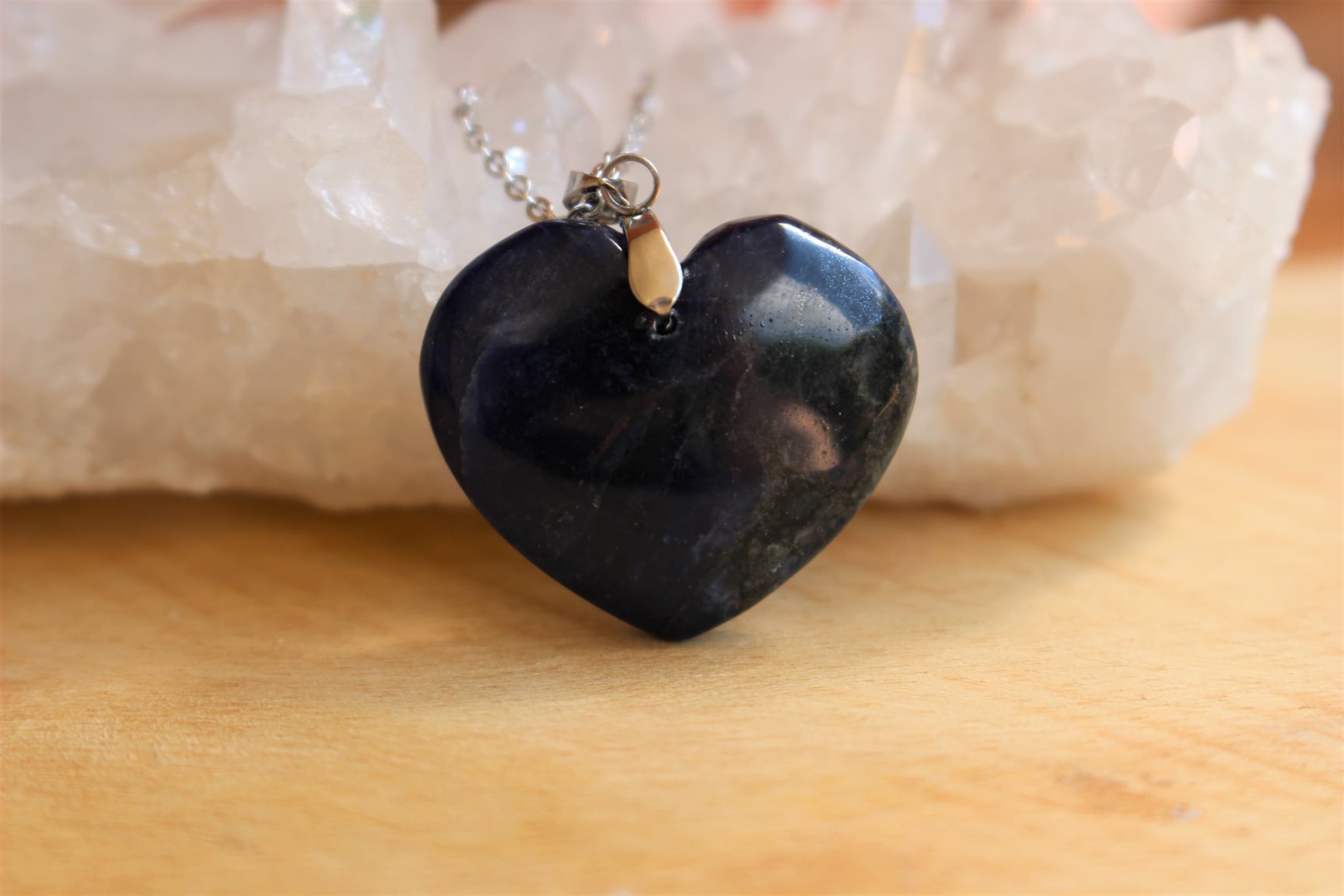 pendentif coeur en sodalite pierre naturelle lithothérapie bijoux fait main made in france handmade collier la voie minérale cadeau femme
