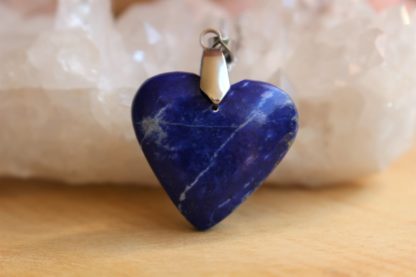 pendentif coeur en lapis lazuli pierre naturelle lithothérapie bijoux fait main made in france handmade collier la voie minérale cadeau femme