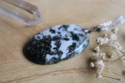 pendentif en agate mousse pierre naturelle lithothérapie bijoux fait main made in france handmade collier la voie minérale cadeau femme