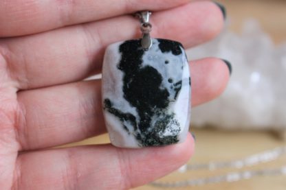 pendentif en agate mousse pierre naturelle lithothérapie bijoux fait main made in france handmade collier la voie minérale cadeau femme