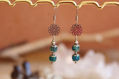 boucles d'oreilles en apatite bleue lithothérapie bijoux pierres véritables et naturelles