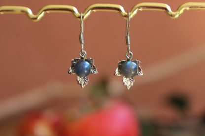 boucles d'oreilles feuilles en labradorite lithothérapie bijoux pierres véritables et naturelles