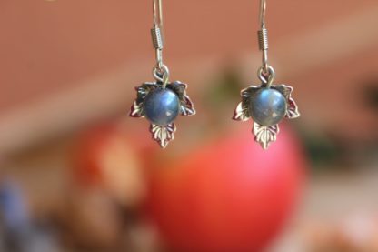 boucles d'oreilles feuilles en labradorite lithothérapie bijoux pierres véritables et naturelles